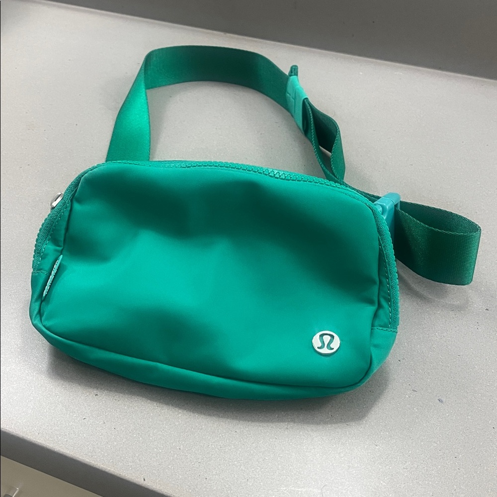 Lululemon Green Belt Bag - Picture 2 of 6